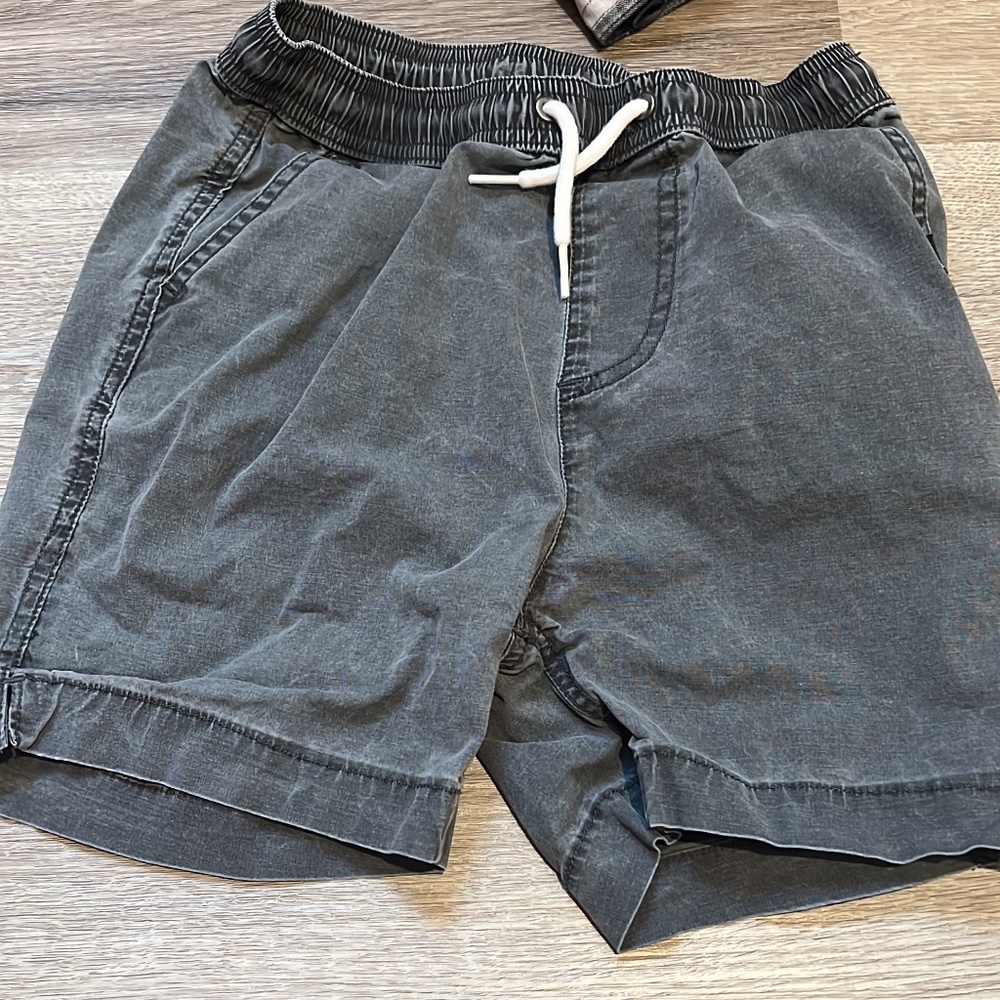Quicksilver boys shorts size S